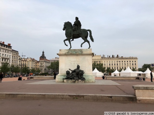 plaza Bellecour
plaza Bellecour
