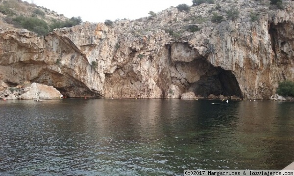 Lago Vouliagmenis
Acantilados que poder ver dentro de recinto
