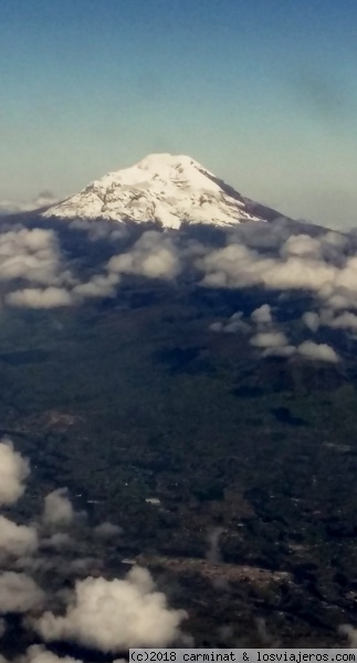 Cotopaxi desde el cielo
El volcán Cotopaxi tomado desde el avión a Quito
