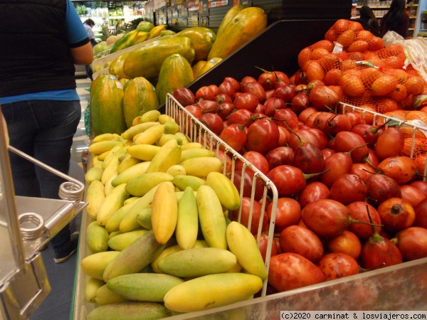 Diversidad de frutos
Los mercados tienen gran variedad de frutas y las venden por unidad.
