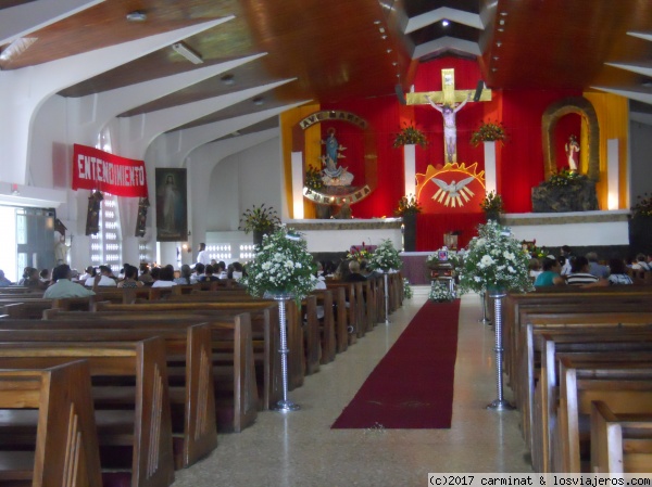 Catedral de Liberia
Su interior es muy grande y siempre hay gente orando.
