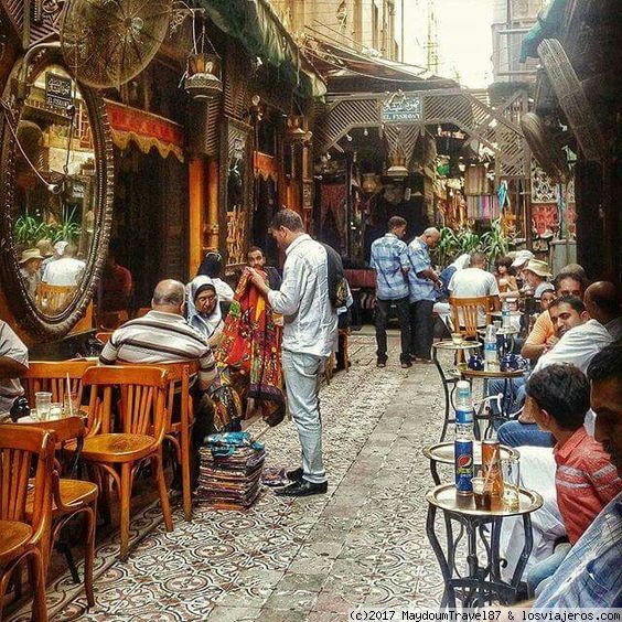 El Cairo islamico, El mercado de Khan El Khalili
El mercado mas famoso de todo Egipto , donde puesde ir de compras y conseguir unos regalos tan bonitos para la familia y los amigos.
Disfruta de unos tours diarios en El Cairo con Maydoum Travel y aprovecha bien tu estadia en esa maravillosa ciudad.
http://www.espanol.maydoumtravel.com/Tours-De-Un-D%C3%ADa-En-El-Cairo/6/1/134
