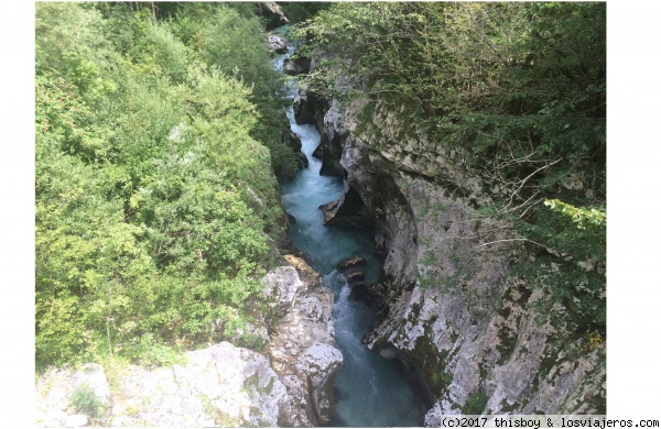 Eslovenia Velika Korita (1)
Vista de la garganta del Soca en el puente de acceso desde la carretera al track de Velika Korita
