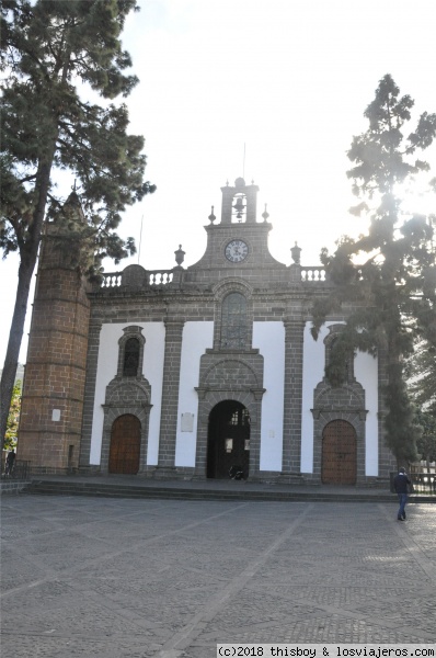 Canarias_Teror_2
Fachada de la iglesia de Teror de estilo colonial
