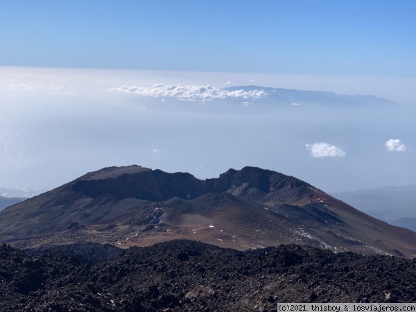 Tenerife_081_Pico_Viejo_Palma
Vista del Pico Viejo y la isla de La Palma al fondo
