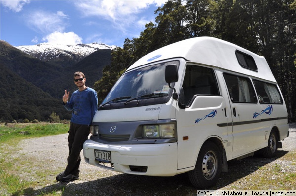 Copito
Foto de nuestra camper que nos ha acompañado 18 días por toda la geografía Neozelandesa. Hemos hecho más de 3800kms. De fondo los alpes Nozelandeses que se ven des del Haast Pass.
