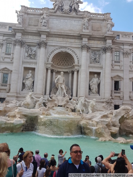 fontana di trevi
Dicen que tirando una moneda hace que uno vuelva a visitar el lugar en el futuro
