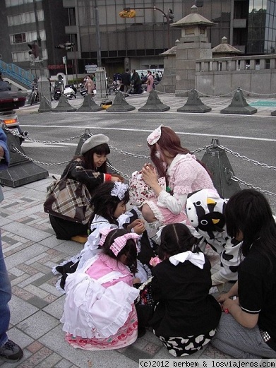 Gente en el puente Gorin
Un domingo en el Puente Gorin Harajuku, donde se reunen los Cosplayers.
