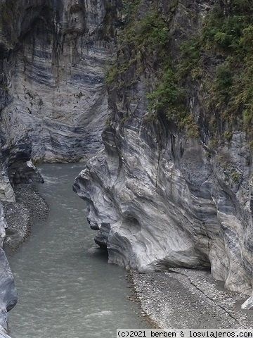 Roca de cabeza en el Parque Nacional de Taroko
Roca con el parecido de una cabeza de indio americano o una mujer mayor en el Parque Nacional de Taroko de Taiwan.
