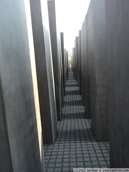 Monumento al Holocausto en Berlin
vista interior del Monumento al Holocausto en Berlin (Monumento a los Judíos Asesinados en Europa )
