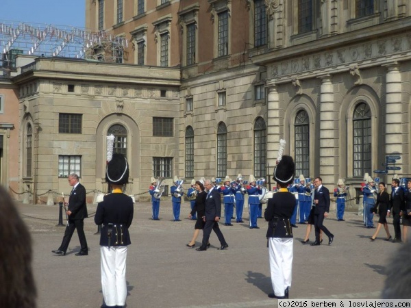Palacio Real de Estocolmo
Desfile de la familia real sueca a las 12 de mediodía en el Palacio Real de Estocolmo.
