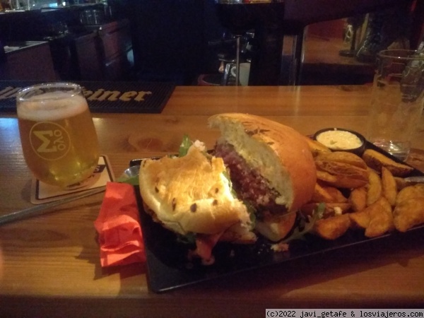 Comida no tan tradicional
Hamburguesa exquisita en el Beer O'clock - Heraklion
