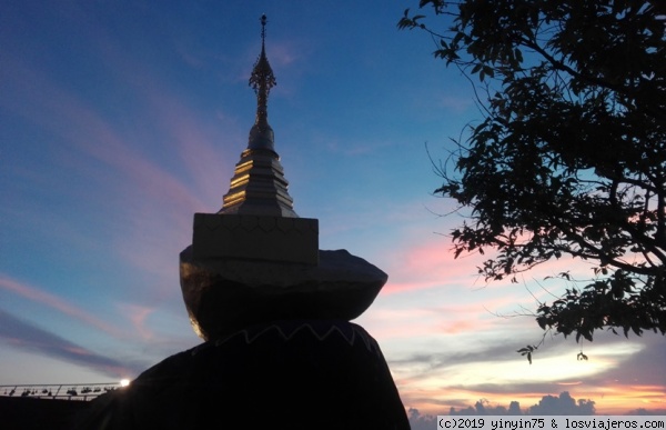 Kyauk thanpan pagoda, Kyaikhtiyo.
Beautiful sunset at Kyaikhtiyo.
