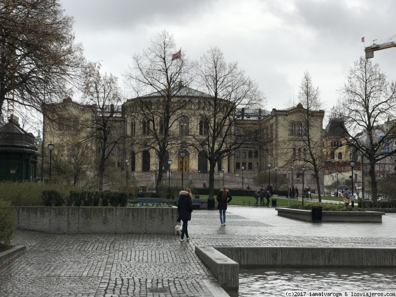 Oslo sin que te cueste un riñón - Blogs de Noruega - Día 1: Museo de defensa + Fortaleza Akershus + centro de la ciudad (2)