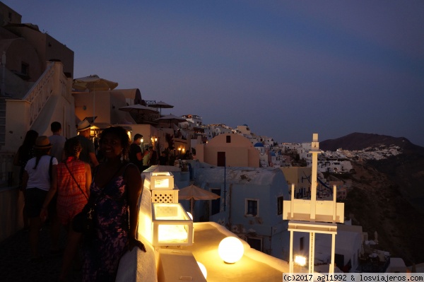 Oia de noche
Calles de Oia al anochecer
