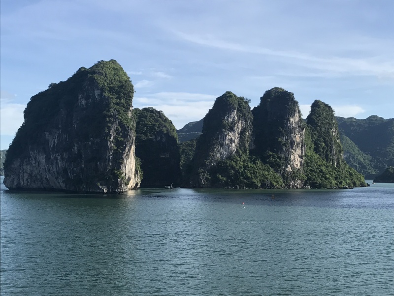 Viajar a  Asia: Trajes A Medida Vietnam - Bahiha de halong en vietnam (Trajes A Medida Vietnam)