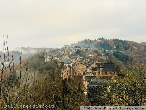 Najac, Midi-Pyrénées
Conocido como el pueblo colgado, Najac se encuentra en lo alto de una roca con su famoso castillo real.

