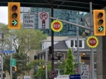 Señalización GIRO a la DERECHA
Señalización, GIRO, DERECHA, Esta, Toronto, permitido, giro, derecha, aunque, semáforo, este, rojo, rnLa, foto, suele, estar, general, pero, fijáis, señal, prohíbe, claramente