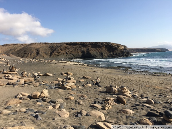 fuerteventura,paraiso de playas!!
una de las muchas playas de fuerteventura y todas diferentes de una a otra,paraiso en canarias!!
