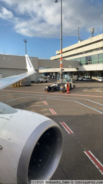 Aeropuerto de Colonia
Aeropuerto de Colonia, listos para despegar a Jordania
