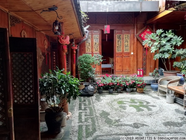 LIJIANG - Hotel -
Patio del hotel en Lijiang
