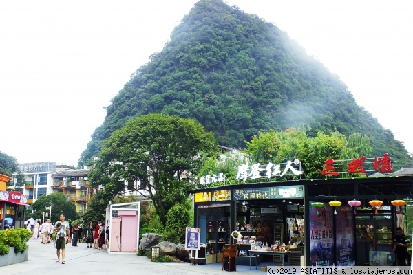 YANGSHUO - Pueblo -
Calle de Yangshuo.
