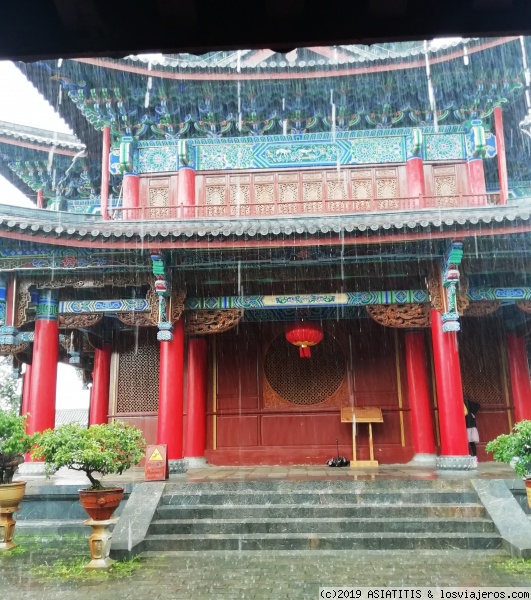 LIJIANG - Palacio Reyes MU -
Lluvia en la Casa Mu en Lijiang
