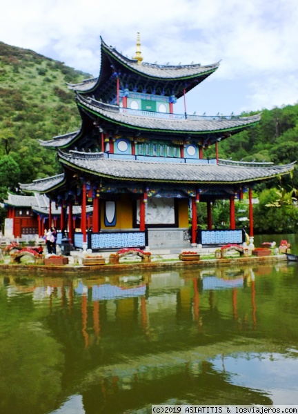 LIJIANG - Estanque del Dragón Negro -
Estanque del Dragón Negro en Lijiang
