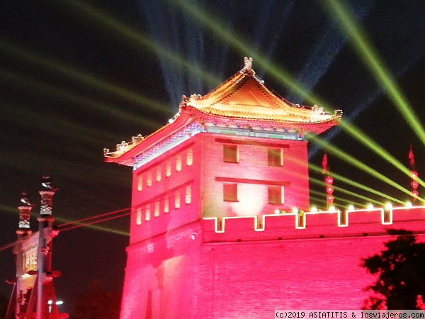 Xian - Puerta Sur de la Muralla
Espectáculo de luz en la puerta Sur de la Muralla de Xian
