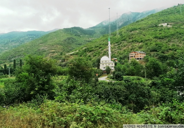 Descubriendo el ESTE de TURQUIA - Blogs de Turquia - LAGO UZUNGÖL y SÜRMENE (2)