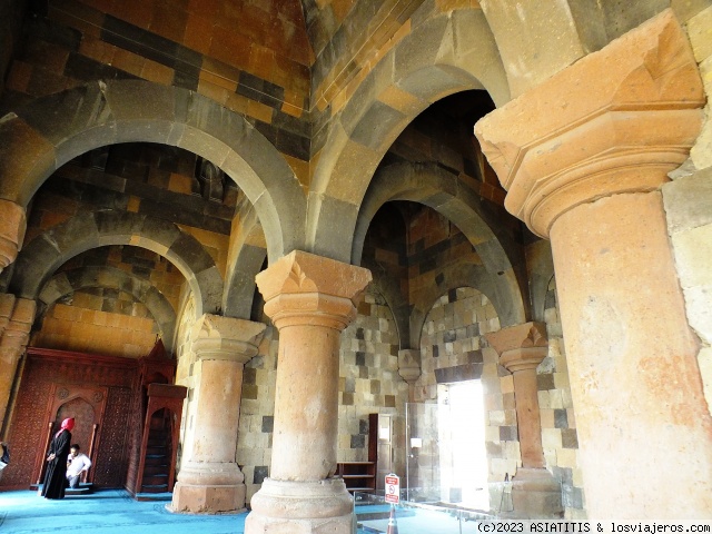 Mezquita de ANI
Interior de Mezquita en ANI
