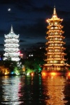 GUILIN - Pagodas del Sol y la Luna -