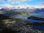 La impresionante vista de Queenstown el lago Wakatipu y los Remarkables desde la Skyline Gondola