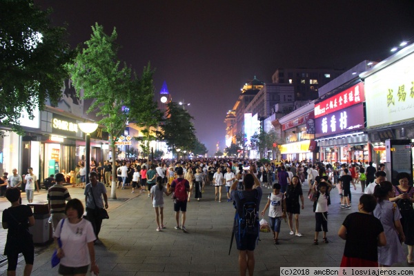 Wangfujing (Beijing)
Calle peatonal de Wangfujing (Beijing).
