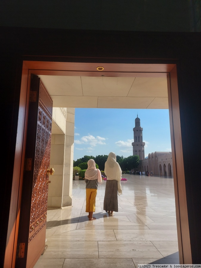 Navidad en Omán 2022 - Blogs de Oman - Visita a la Gran Mezquita del Sultán Qaboos (6)