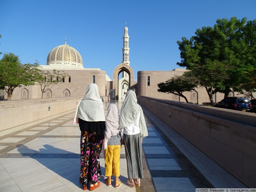 Navidad en Omán 2022 - Blogs de Oman - Visita a la Gran Mezquita del Sultán Qaboos (3)