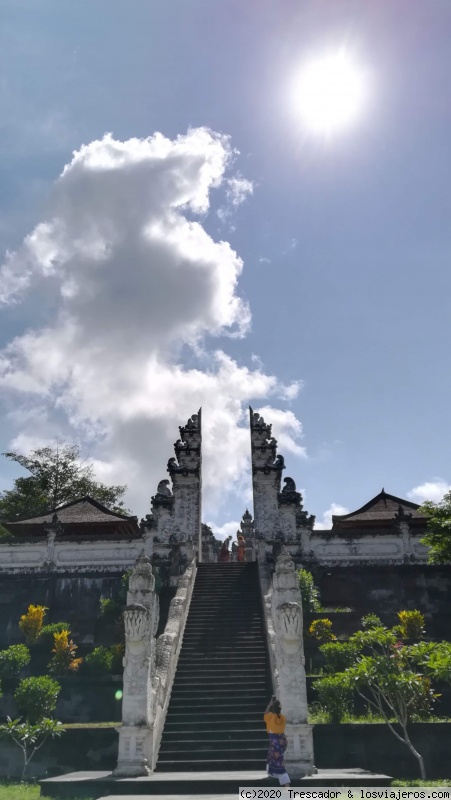 Pura Lempuyang-Tirta Gangga-Tegenungan Waterfall - Navidad y Fin de Año en Indonesia 2019 (2)