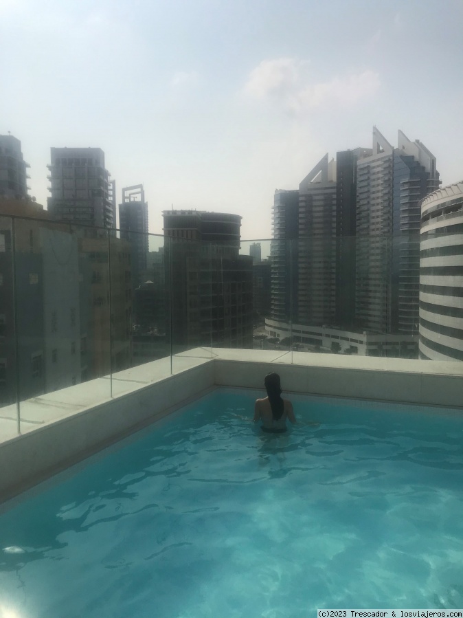 Navidad en Omán 2022 - Blogs de Oman - Visita zona Burj Khalifa por la mañana y tarde en la piscina del hotel (4)