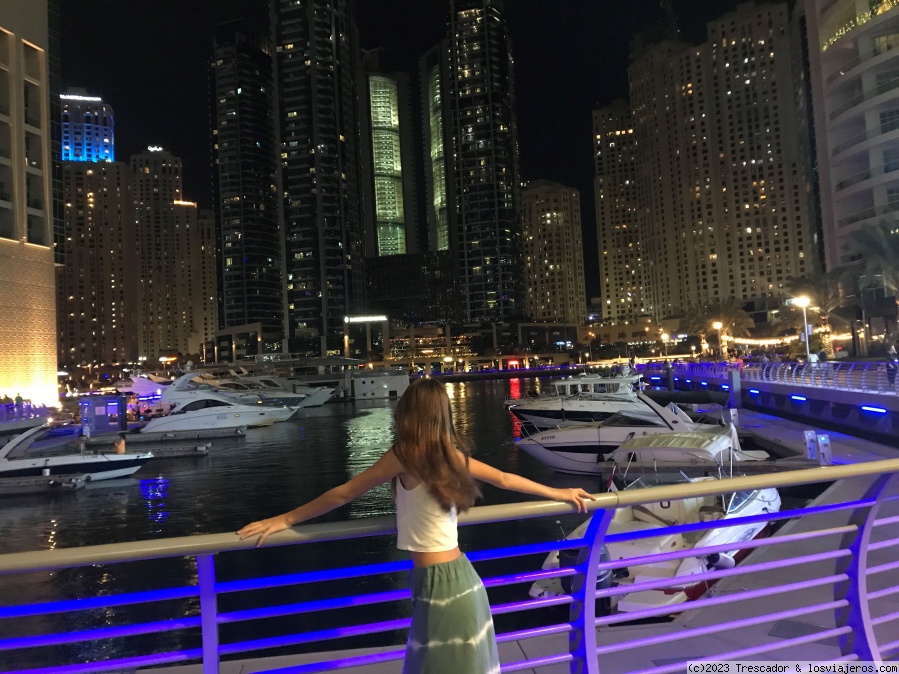 Visita Dubai Marina por la noche - Navidad en Omán 2022 (3)