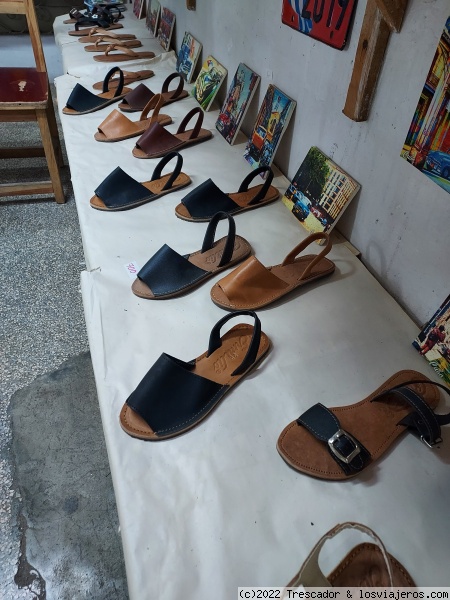 Neoyorkinas o Menorquinas??
Zapatos hechos en La Habana, llamadas Neoyorkinas, iguales que las menorquinas.
