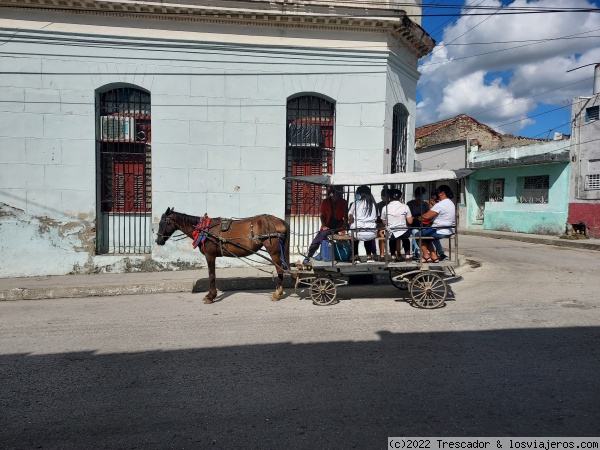 Taxi-Carro con caballos
Taxi-Carro con caballos en Santa Clara Cuba
