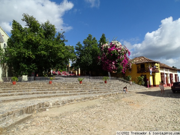 Escalinatas donde está La Casa de La Música en Trinidad
Escalinatas donde está La Casa de La Música en Trinidad
