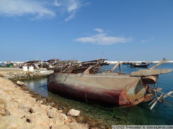 Algunos barcos, ya han acabado su vida útil
Barco hundido en el puerto de Sur
