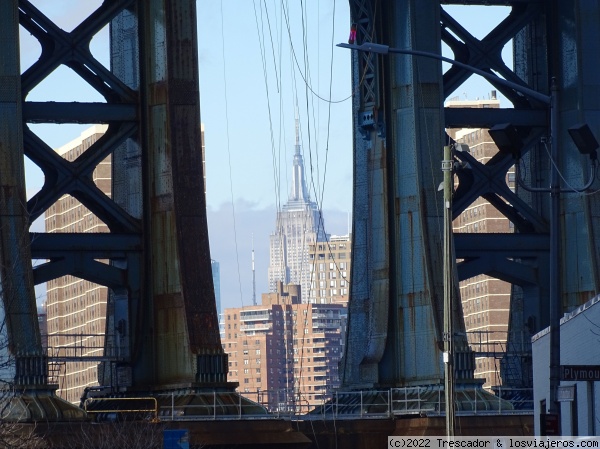 Empire State Building entre el puente de Manhattan
Empire State Building entre el puente de Manhattan
