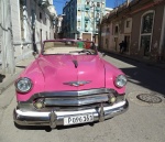 Coche clásico descapotable en La Habana