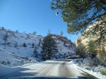 Carretera Mont Carmel con nieve en invierno en Zion National Park
