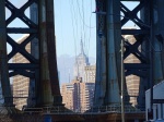 Empire State Building entre el puente de Manhattan