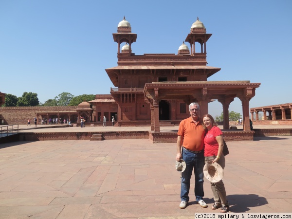 Jodh Bai en Fatehpur Sikri
construido por el emperador Akbar en 1569 y abandonado 15 años después por la escasez de agua
