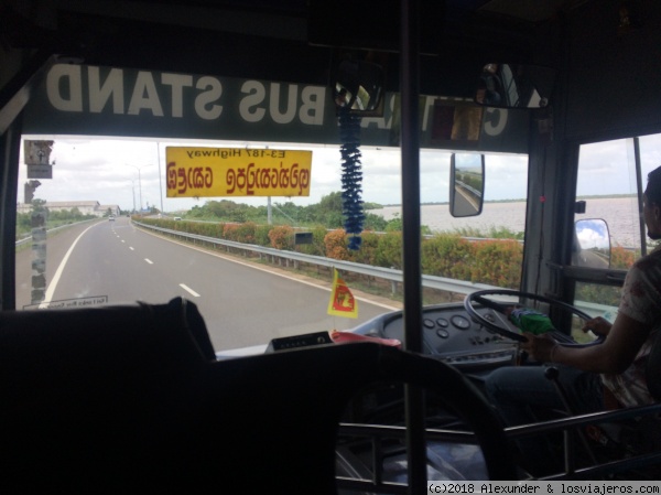 bus
autobus hacia colombo
