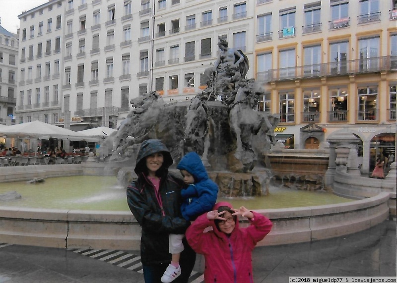 Desde Málaga a Suiza en coche con niños - Blogs de Suiza - Día 5 Lyon (Francia) (3)
